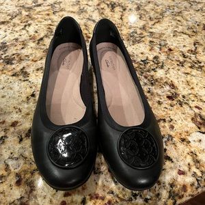 New Clarks Gracelin Lola flats size 9